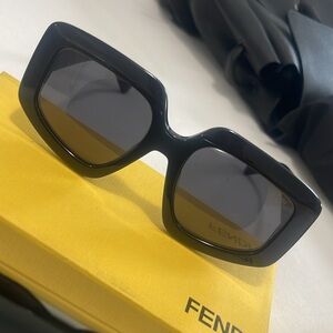 Fendi Glossy Black Oversized Sunglasses